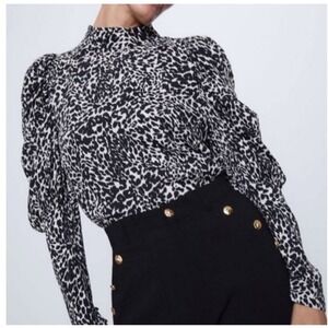 Zara‎ Animal Print Blouse Top Ruched Sleeve Mock Neck Black White Chic
